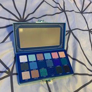 Jeffree Star Blue Blood eye shadow pallet